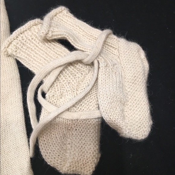 Alicia Adams Blanket and sweater set - Picture 5 of 8